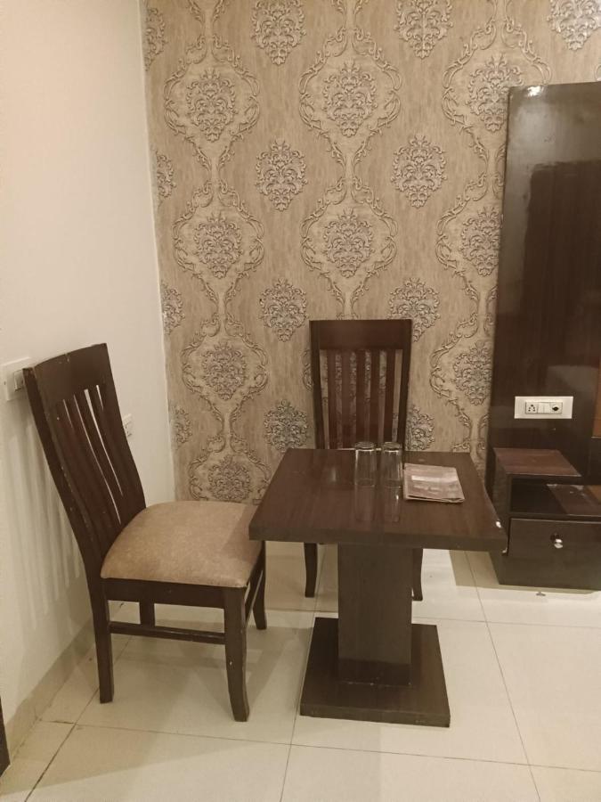 Hotel Iconic Near Delhi Igi International Airport นิวเดลี ภายนอก รูปภาพ