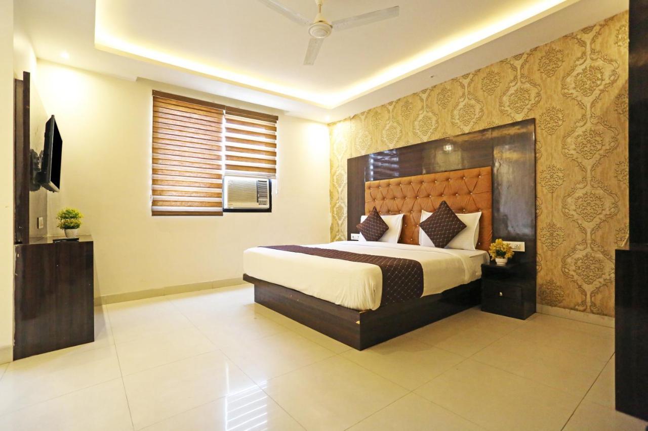 Hotel Iconic Near Delhi Igi International Airport นิวเดลี ภายนอก รูปภาพ