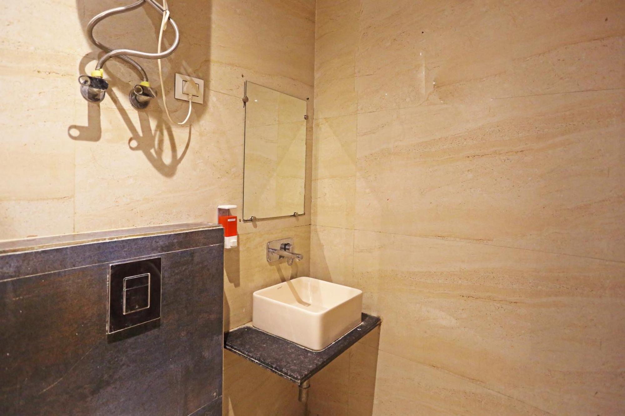 Hotel Iconic Near Delhi Igi International Airport นิวเดลี ภายนอก รูปภาพ